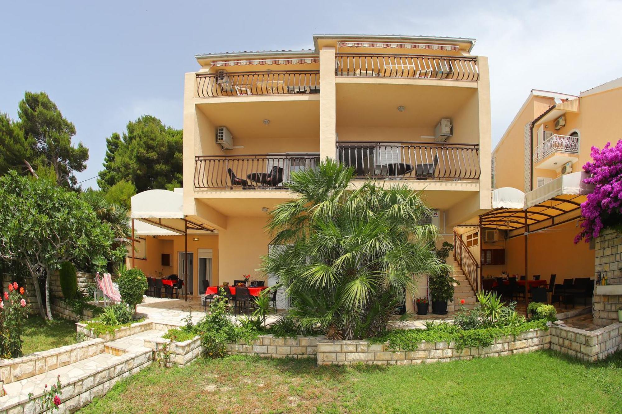 Apartments Edita & Robert ロクヴァ・ロゴズニツァ エクステリア 写真