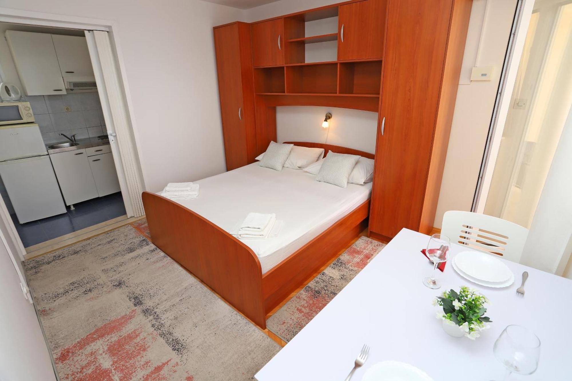 Apartments Edita & Robert ロクヴァ・ロゴズニツァ エクステリア 写真