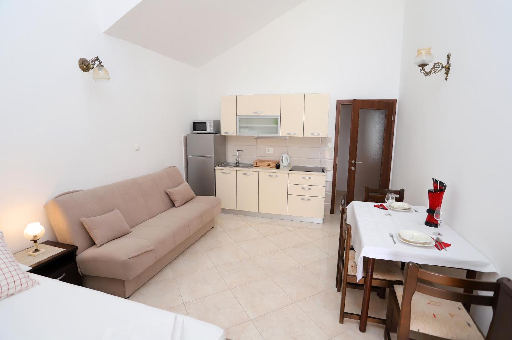 Apartments Edita & Robert ロクヴァ・ロゴズニツァ エクステリア 写真
