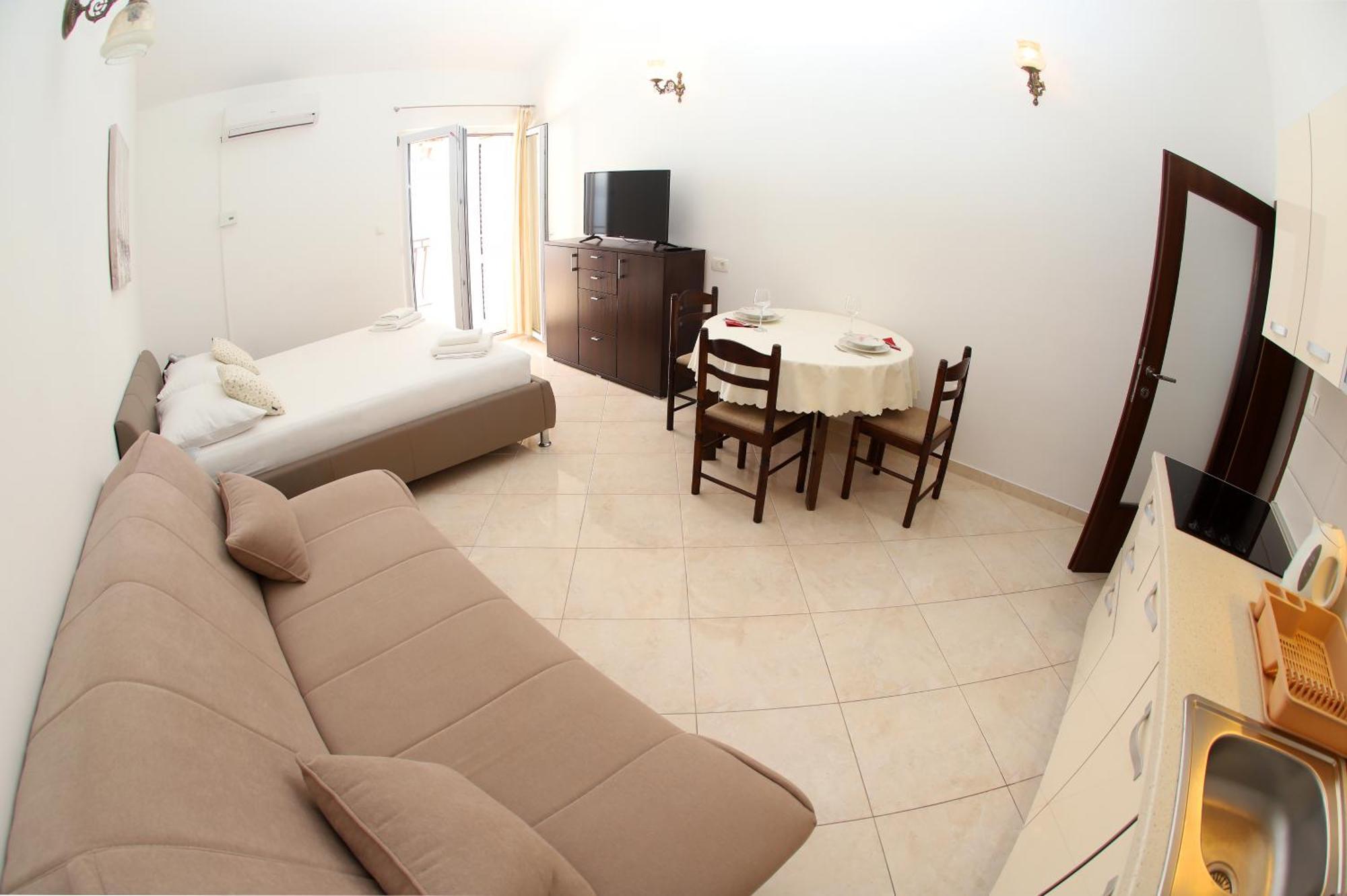 Apartments Edita & Robert ロクヴァ・ロゴズニツァ エクステリア 写真