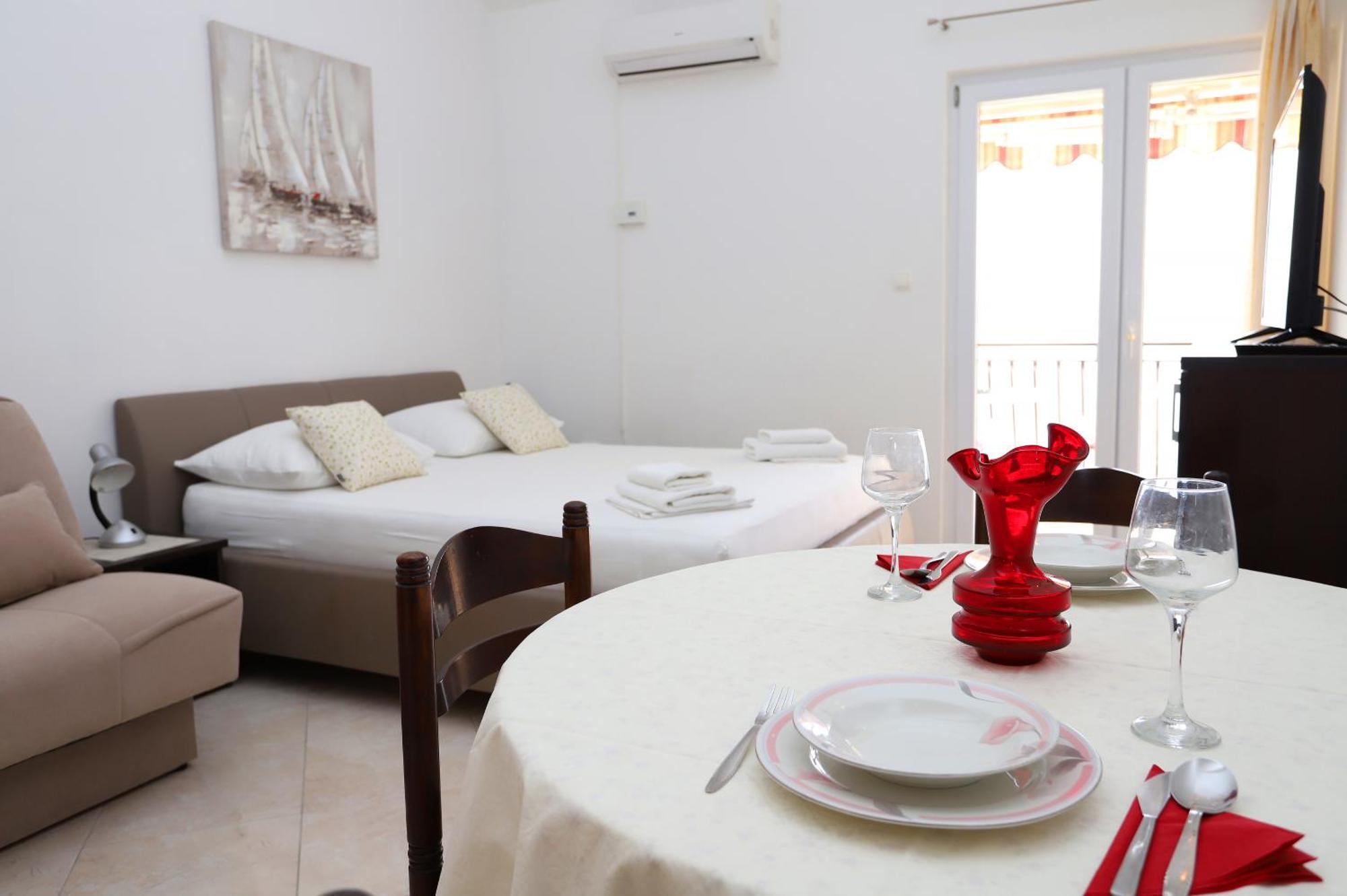 Apartments Edita & Robert ロクヴァ・ロゴズニツァ エクステリア 写真