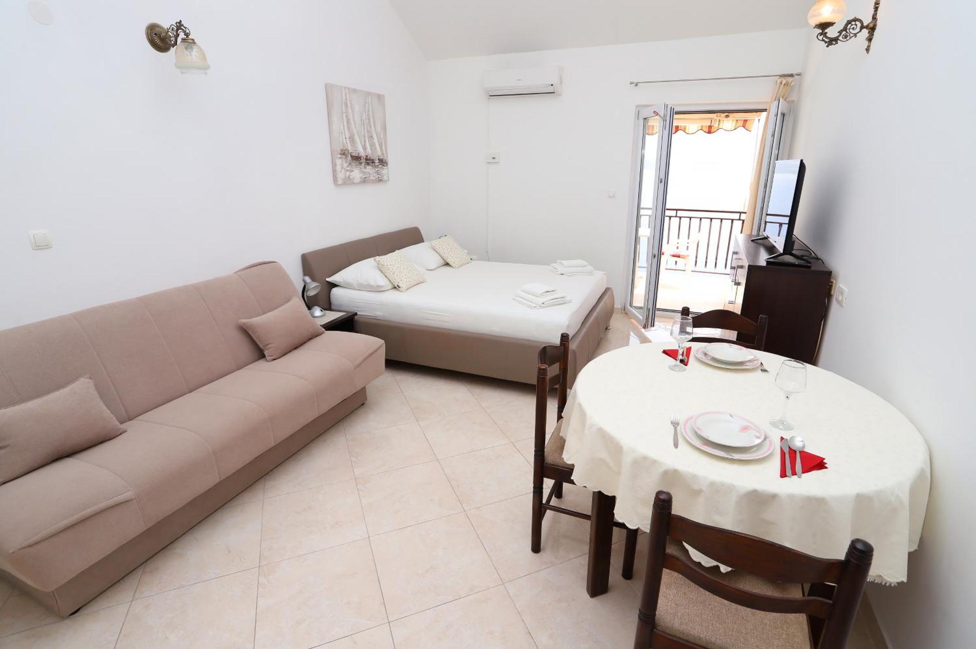 Apartments Edita & Robert ロクヴァ・ロゴズニツァ エクステリア 写真
