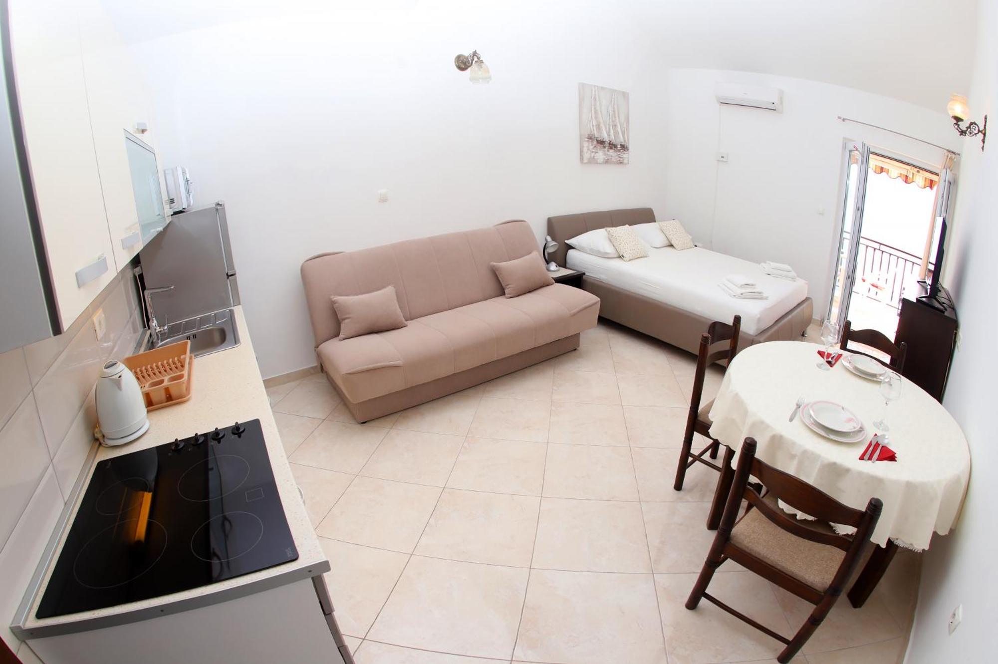 Apartments Edita & Robert ロクヴァ・ロゴズニツァ エクステリア 写真